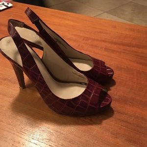 Nine West size 8 burgundy platform heels